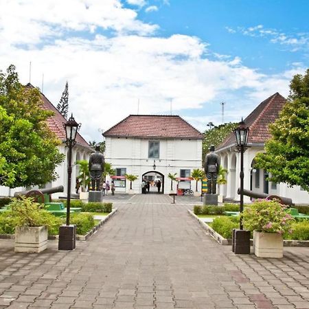 Losmen 2000 Tiga Yogyakarta Bagian luar foto
