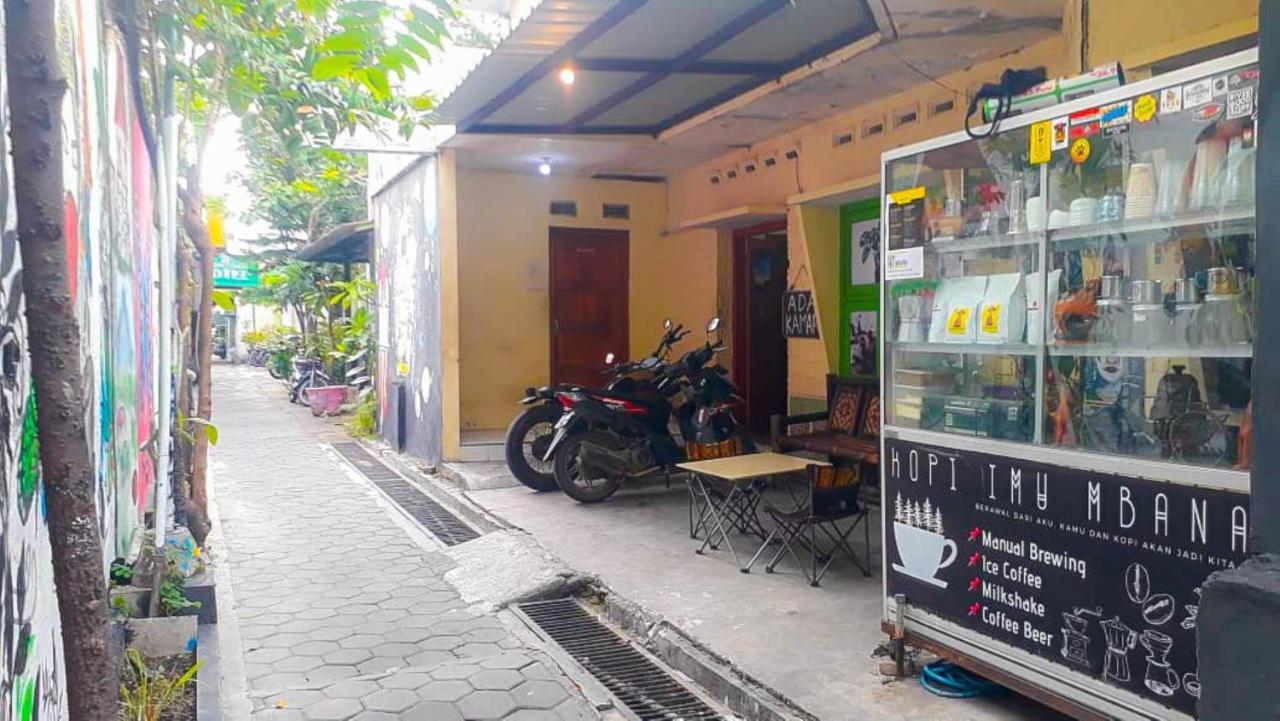 Losmen 2000 Tiga Yogyakarta Bagian luar foto