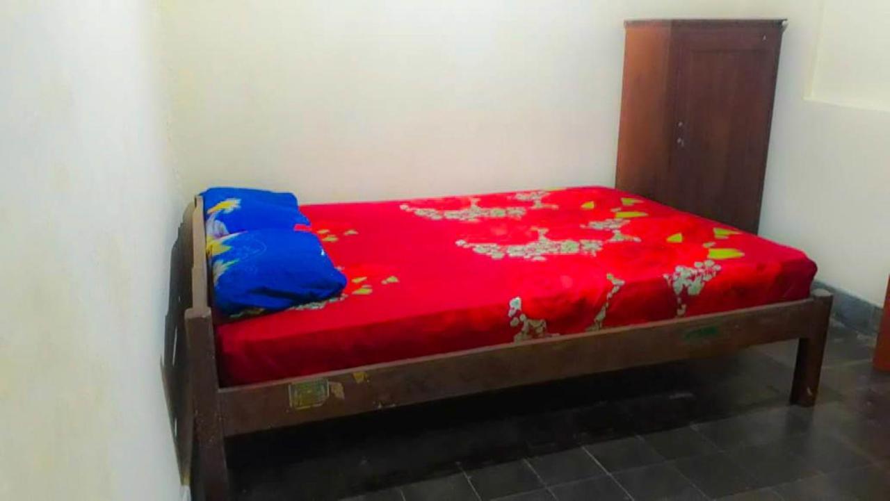 Losmen 2000 Tiga Yogyakarta Bagian luar foto