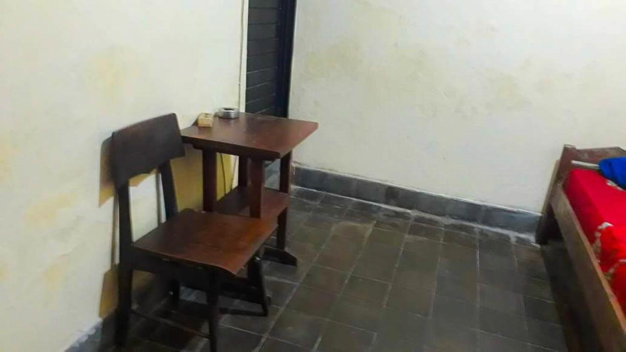 Losmen 2000 Tiga Yogyakarta Bagian luar foto