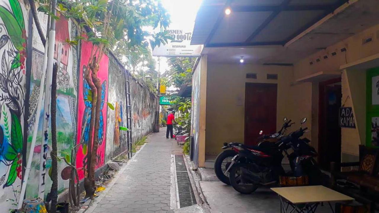 Losmen 2000 Tiga Yogyakarta Bagian luar foto